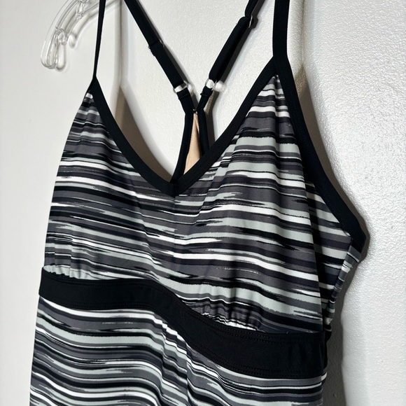 Athleta Shorebreak Black Grey Striped Swim Dress Built in Bra Athletic Sz Medium - Picture 6 of 9